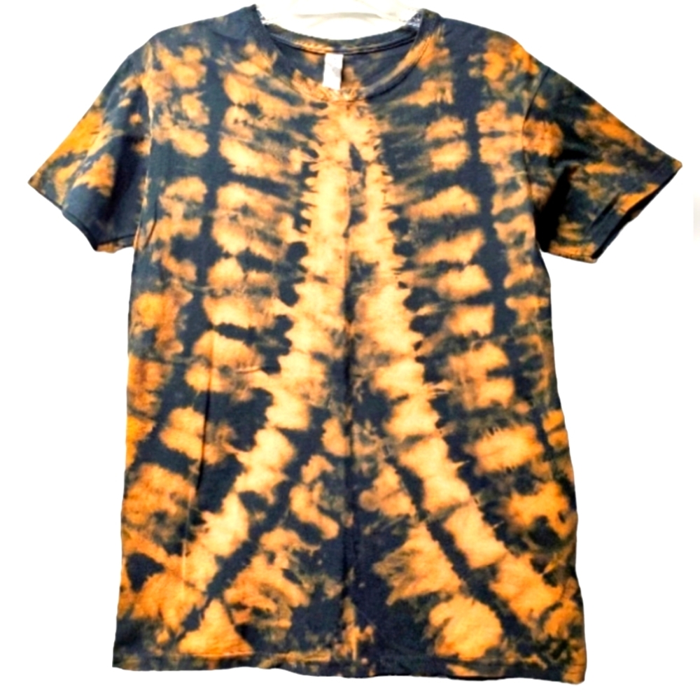 Reverse tie-dye tee